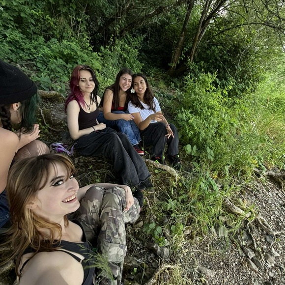 Meet your Posher, Emily - Picture 4 of 7